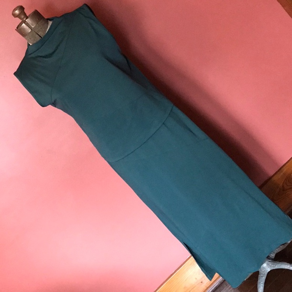 2pc matte jersey travel dress. Teal Tank and skirt